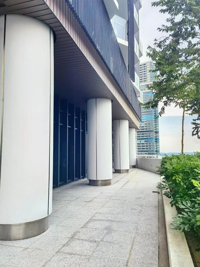 C1113 Almas Suites Galaxy Space Netflix By Stay นุสาจายา ภายนอก รูปภาพ