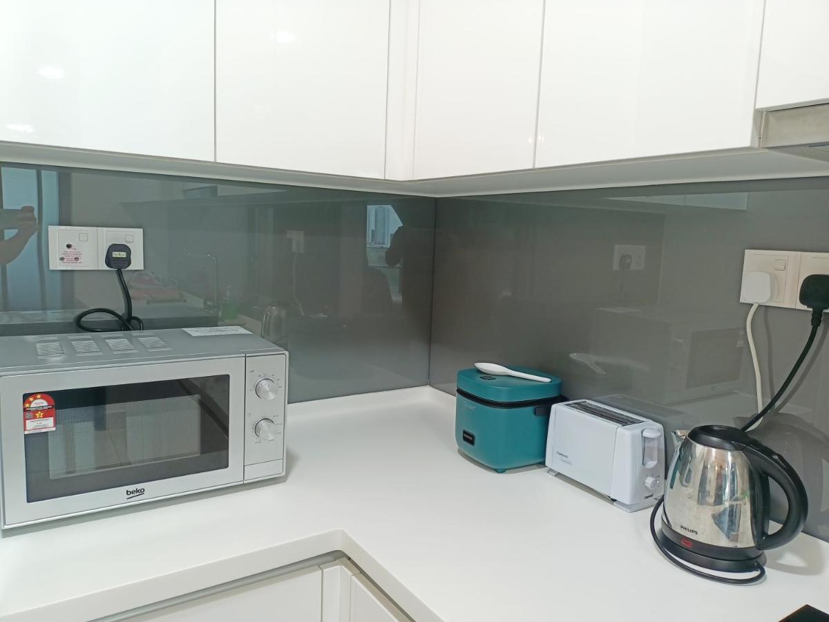 C1113 Almas Suites Galaxy Space Netflix By Stay นุสาจายา ภายนอก รูปภาพ