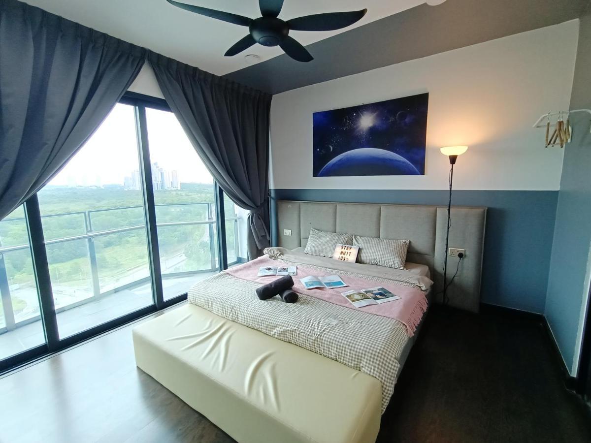C1113 Almas Suites Galaxy Space Netflix By Stay นุสาจายา ภายนอก รูปภาพ