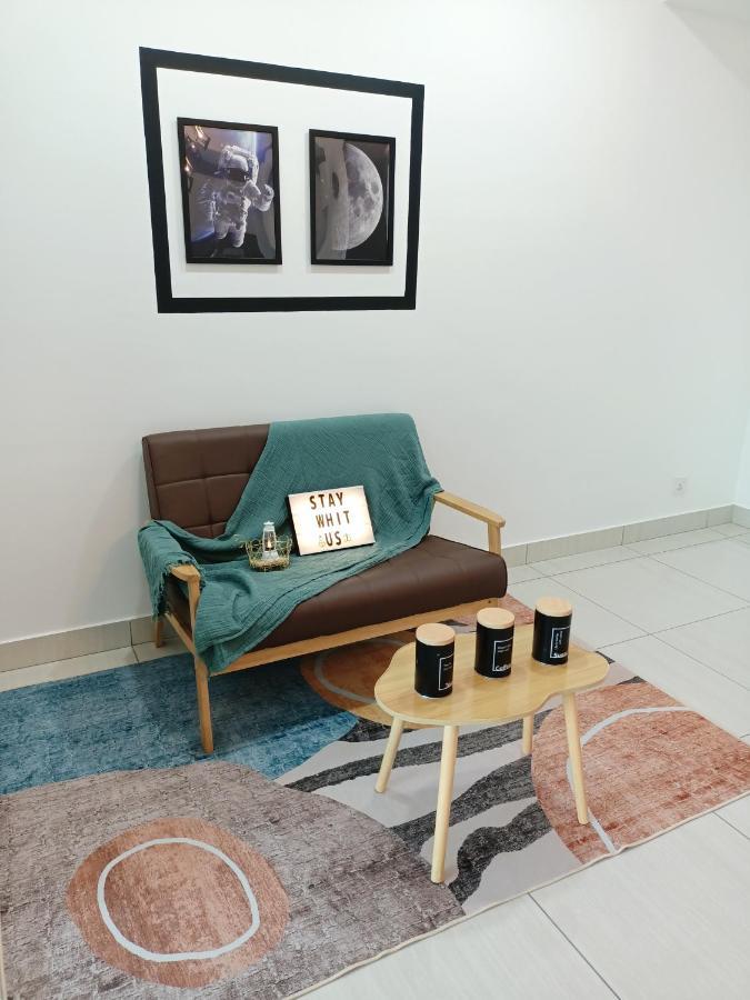 C1113 Almas Suites Galaxy Space Netflix By Stay นุสาจายา ภายนอก รูปภาพ