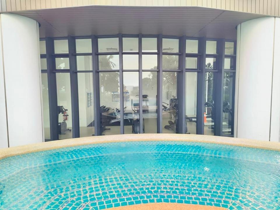 C1113 Almas Suites Galaxy Space Netflix By Stay นุสาจายา ภายนอก รูปภาพ