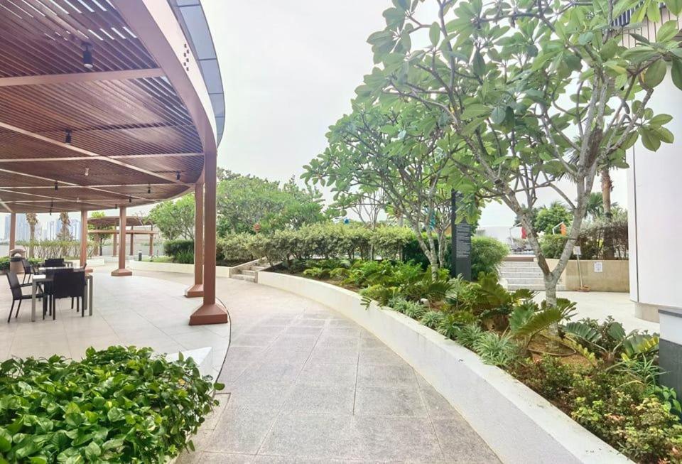 C1113 Almas Suites Galaxy Space Netflix By Stay นุสาจายา ภายนอก รูปภาพ
